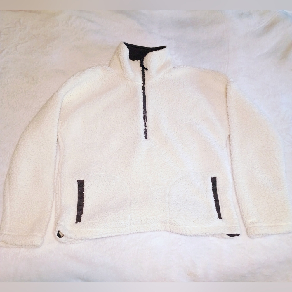 DSG White Fuzzy Sherpa Pullover Size Medium